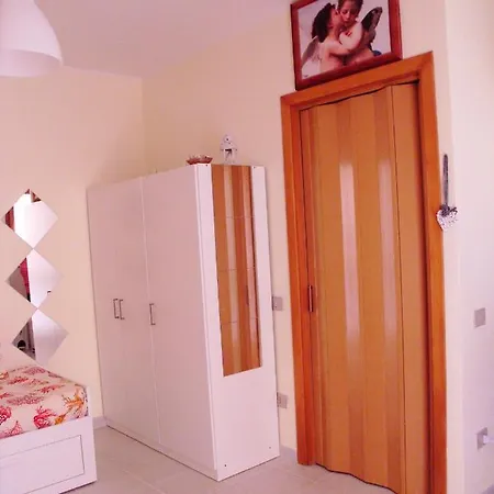 Charming Studio With Mountain View In - 45 Sqm + Terrace Appartamento Pula